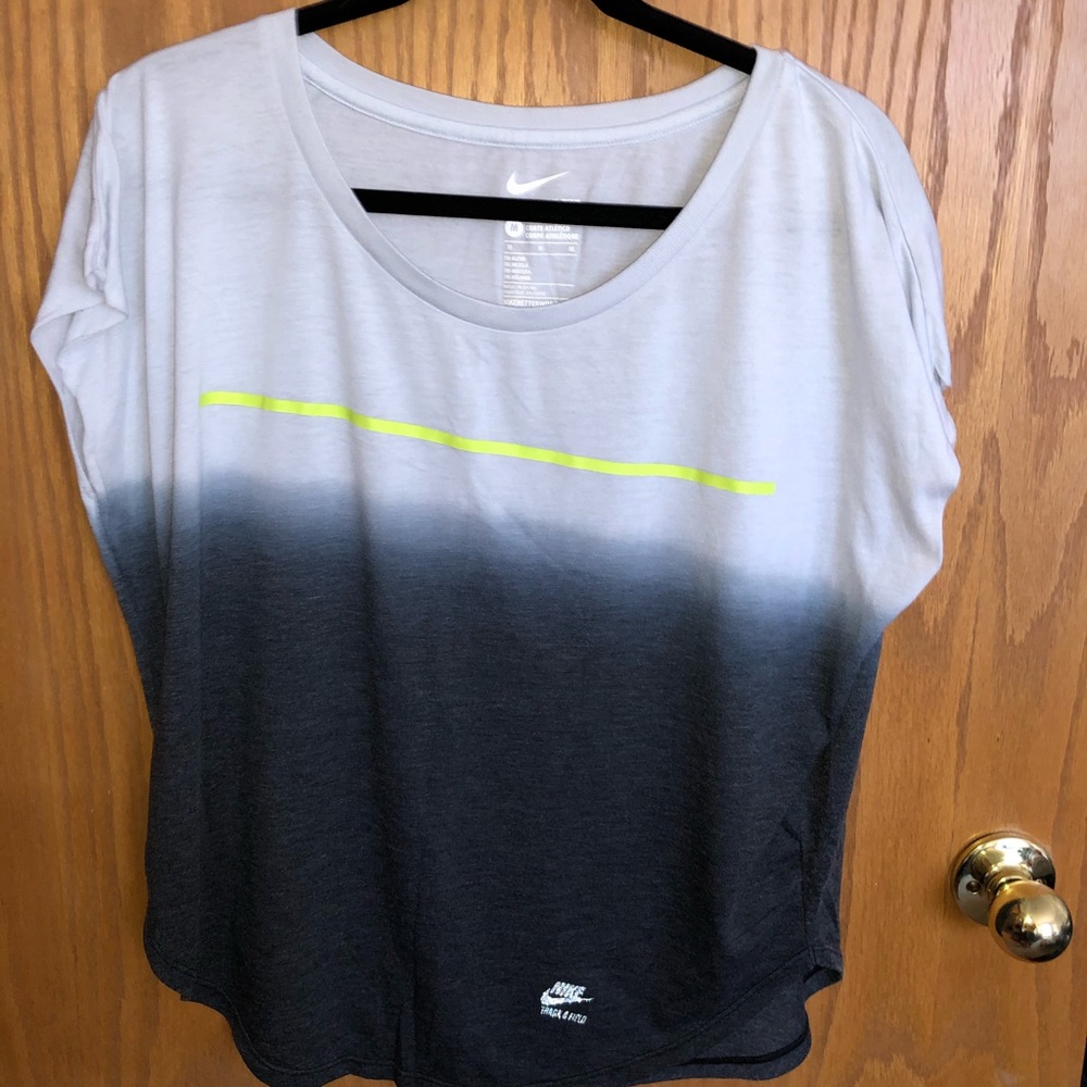 Nike top